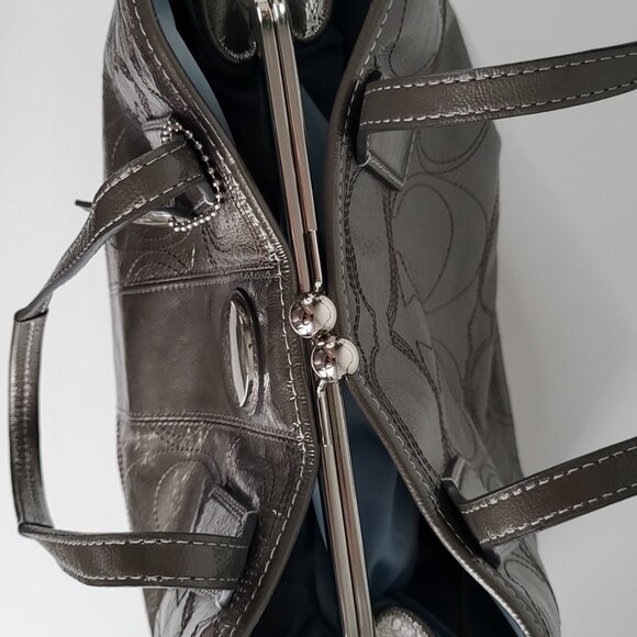 Coach Metallic Signature Kisslock Tote F15668 I Leather Shoulder Bag I Spacius - Picture 6 of 10